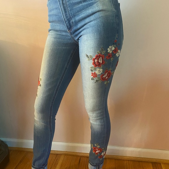 🌼HP🌼 NWOT Express- Embroidered Floral Jeans, SIZE: 2R - Picture 4 of 7